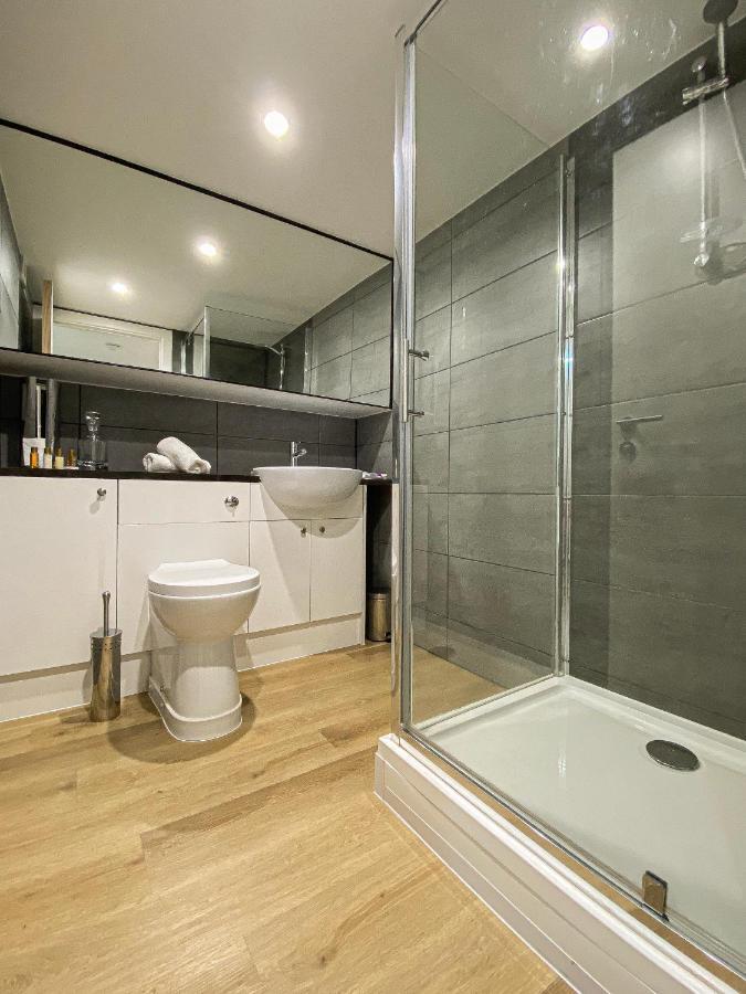 Modern Luxury Serviced Duplex Apartments By Repose- 150 Metro Court, West Bromwich Exterior foto
